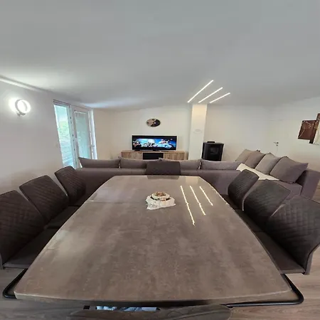 Ivankovic - Two Bedroom With Terrace דירה